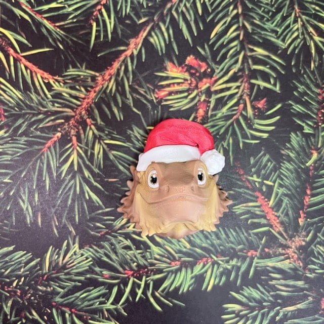 3D Printed Christmas Bearded Dragon Magnet- With Hat - Image 5